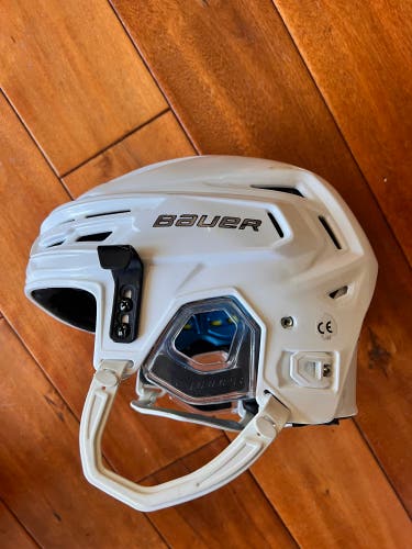 Used Bauer Re-Akt 150 Helmet- White, Medium