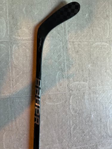 Used Senior Bauer Right Handed P90  Vapor Hyperlite 2 Hockey Stick