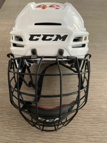 CCM tacks 910 helmet