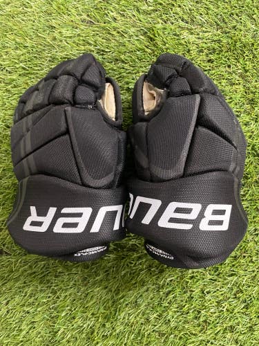 Black Used Youth Bauer Vapor X30 Gloves 11"