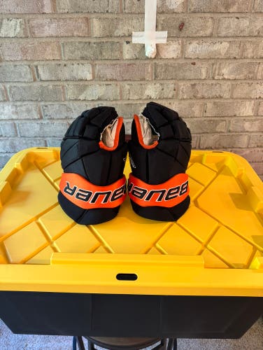 Bauer 15" Vapor Pro Team Gloves Omaha USHL