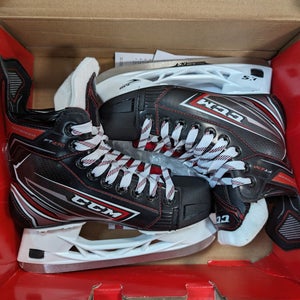 New Junior CCM Regular Width  Size 3.5 JetSpeed FT470 Hockey Skates