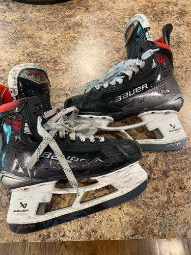 Used Junior Bauer Regular Width Size 3.5 Vapor X5 Pro Hockey Skates