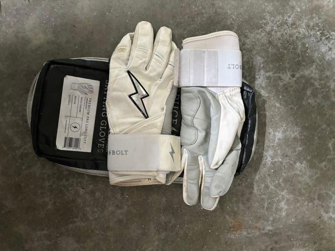 Bruce Bolt batting gloves
