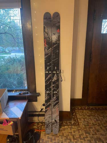 Used Alpine Touring skis - 4FRNT Raven 184 cm with ATK Haute Route 10 bindings