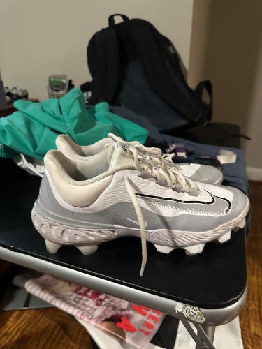 White Used Size 10 (Women's 11) Low Top React
