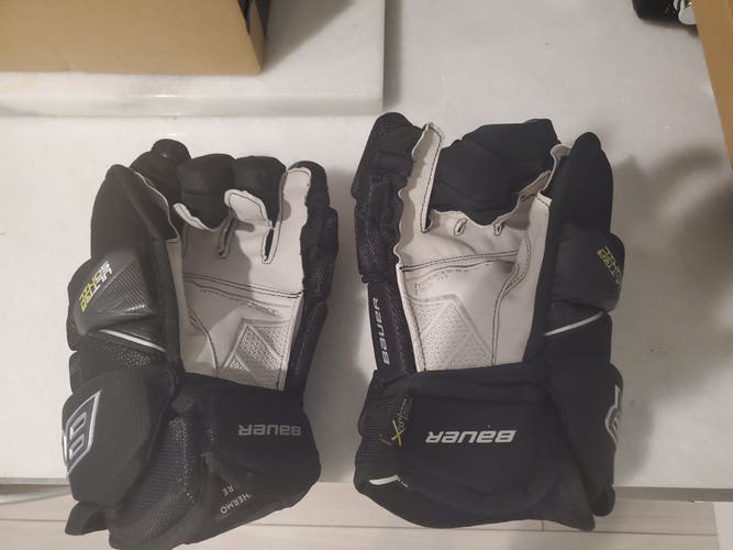 New Bauer Supreme Ultrasonic Gloves 14"