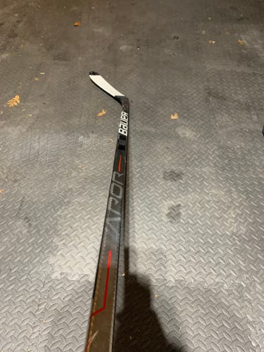 Senior Bauer Vapor Hyperlite Left Hockey Stick P28M Pro Stock Used