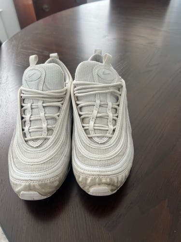 White Used Unisex Nike Shoes