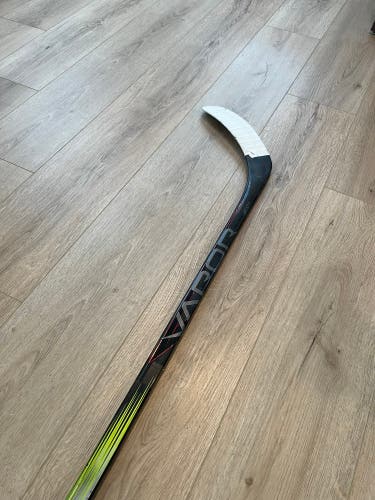 Used Senior Bauer Right Handed P92 Vapor Hyperlite 2 Hockey Stick