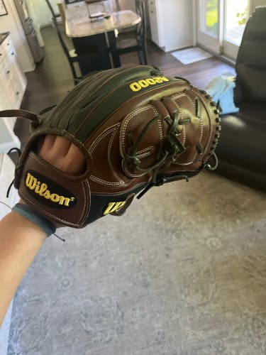 Used  Right Hand Throw 12" A2000 Baseball Glove B2