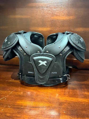 Xenith Flyte Youth Small Shoulder Pads