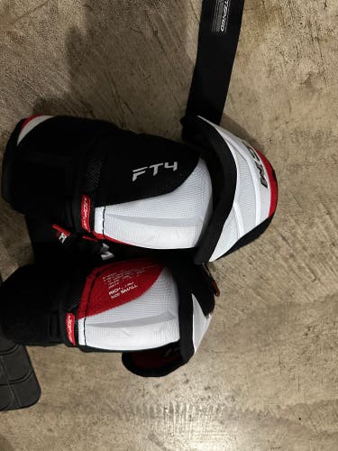 CCM jet speed FT4 elbow pads