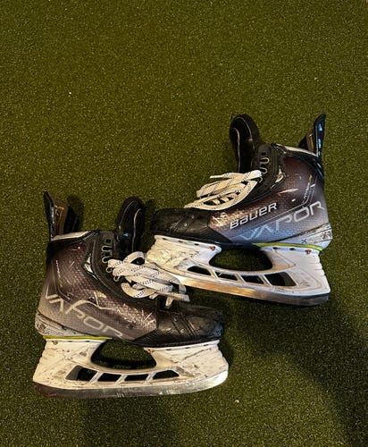 Used Bauer Vapor Hyperlite Hockey Skates 7
