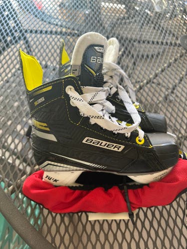 Bauer Supreme S35 hockey skates