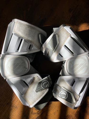 Used Adult Maverik Max Arm Pads