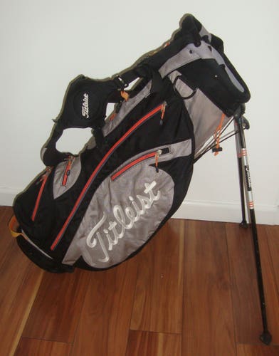 Titleist 6 Way Stand Golf Bag Ez-Fit Strap Carry Lightweight 5 Pockets