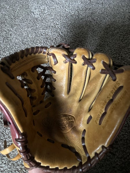 Louisville slugger glove