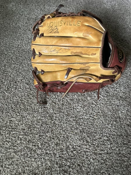 Louisville slugger glove