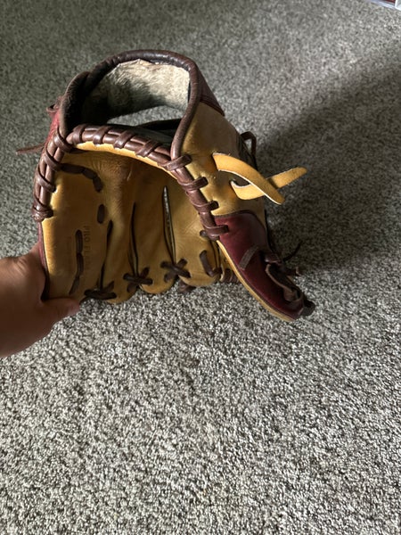 Louisville slugger glove