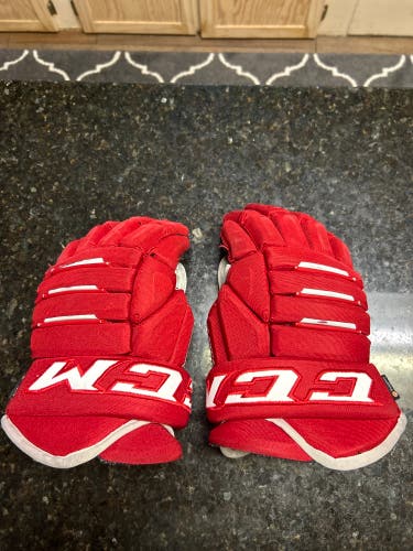 Used Red CCM 4 Roll Pro 2 Gloves
