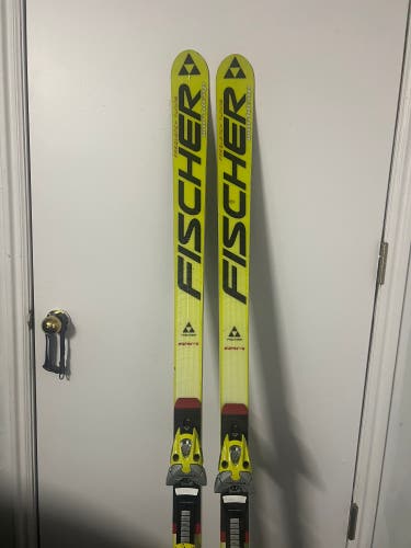 Used Racing With Bindings Max Din 18 Fischer World Cup SG Skis