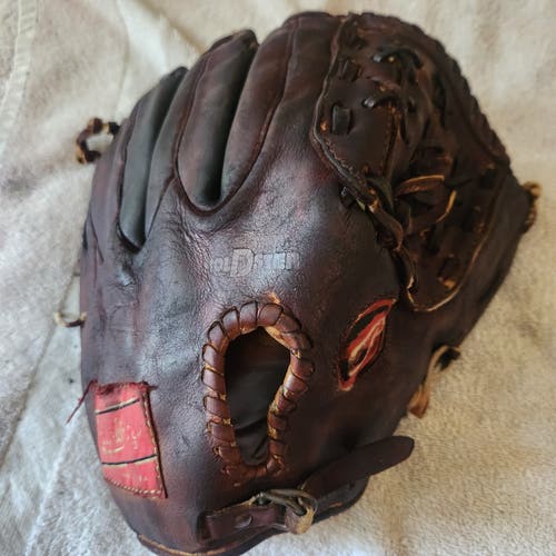 Rawlings Right Hand Throw Baseball Glove 11.75" Older model, soft leather