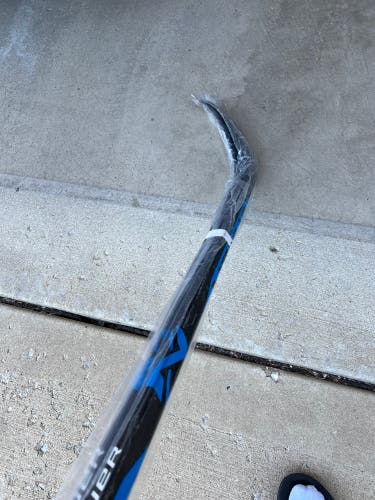 2 New Senior Bauer Right Handed P28 Pro Stock Nexus League Hockey Stick