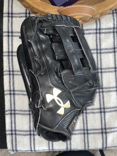 New Under Armour Outfield Glove