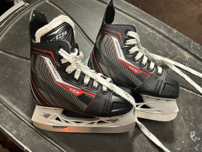 Youth CCM JetSpeed 250 12J Hockey Skates