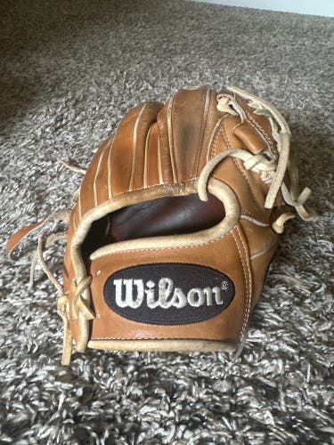 Used  Outfield 11.75" A2000 Baseball Glove