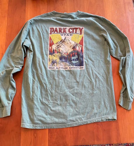 Brand New Men’s Large Comfort Colors Park City Utah Moose Design Green Long Sleeve Tee Shirt