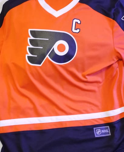 NHL official Claude Giroux Philadelphia Flyers Size XL Jersey NWT