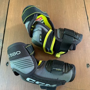 Junior Medium CCM Tacks AS 580 Elbow Pads - NEW