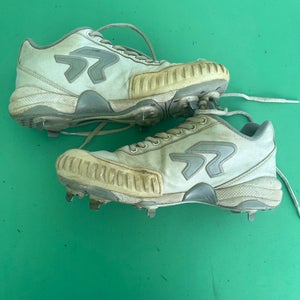 White Used Ringor Low Top Pitching Metal Cleats- (Size 8.0 W)
