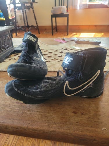 Nike youth wrestling shoes