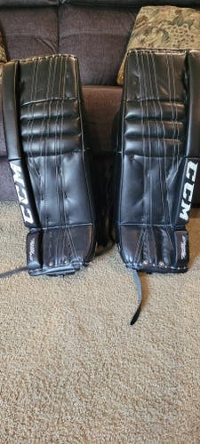 Used 29" CCM Extreme Flex 860 Goalie Leg Pads