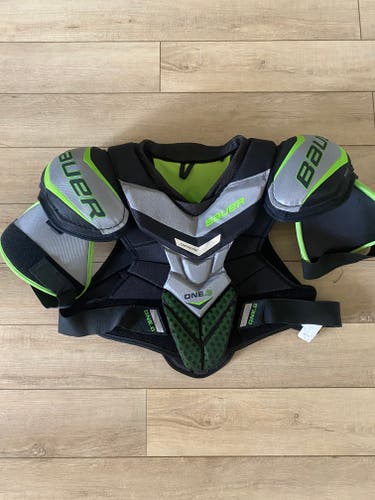 New Large Senior Bauer Supreme One.6 Shoulder Pads