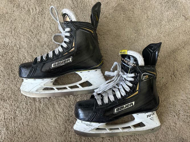 Used Bauer Supreme 2S Size 7 Senior Regular Width Hockey Skates