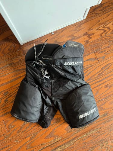 Used Junior Bauer  Nexus 600 Hockey Pants