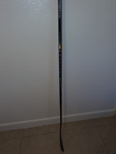 Used Senior True catalyst 9x3 Right Handed Hockey Stick P28