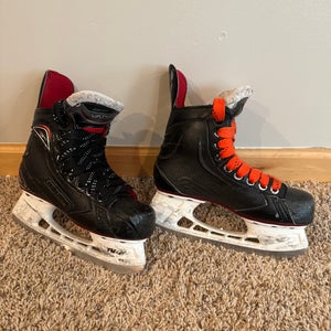 Bauer Size 2 Regular width Vapor xRival