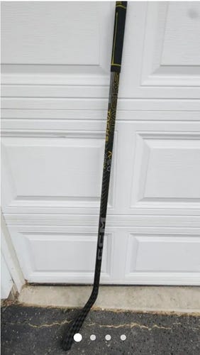 Intermediate Right Handed CCM Tacks AS-V Hockey Stick P90m