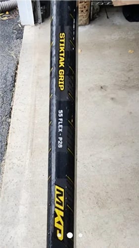 Intermediate Right Handed CCM Tacks AS-V Hockey Stick P28