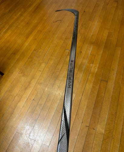 New Bauer Right Handed Vapor Hyperlite 2 Hockey Stick