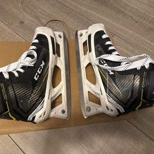 Used CCM 9060 Tacks Goalie - Intermediate 5.5