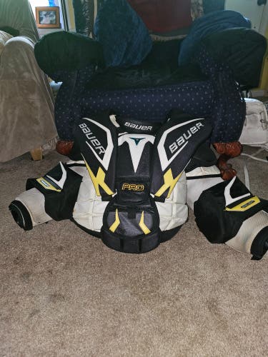 Used Medium Bauer pro series Goalie Chest Protector Pro Stock