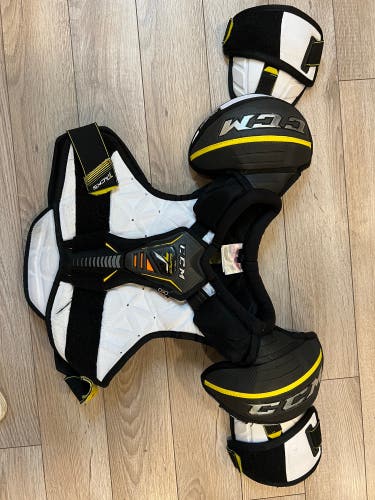CCM Super Tacks Shoulder Pads SR SM