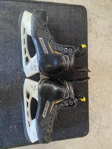 Used Junior Bauer Regular Width   Size 3.5 Supreme Hockey Skates