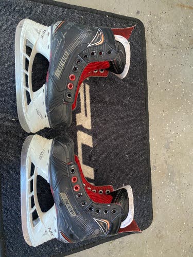Used Junior Bauer Regular Width   Size 2 Vapor X Select Hockey Skates